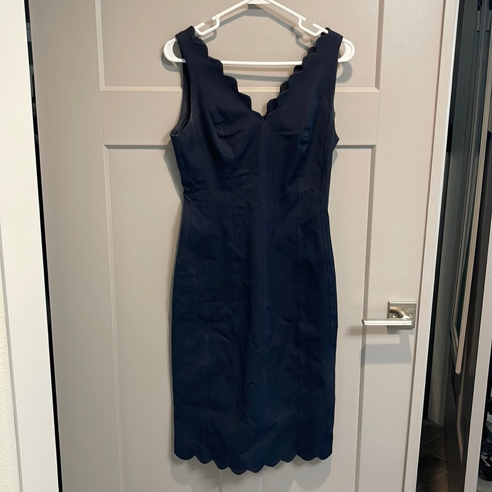 Beautiful navy scallop dress - Banana Republic
